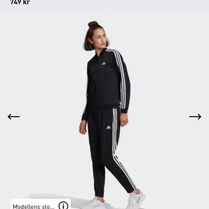 ADIDAS SET - Helt NYTT set från adidas i stl 36/S. Inte ens testat eftersom det var helt fel storlek. Nypris 749. 500:- vid snabb affär och det är ditt direkt! 