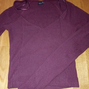 Tröja  - En fin rödvin tröja från gina tricot i storlek xxs. Passar även dom som har xs eller s 