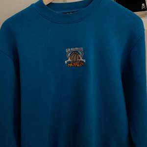 Sweatshirt   Size M (fits S) Cond 9/10 Pris 199