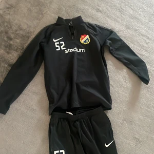 Tränings dress  - Storlek 147-158 (12-13 år) 