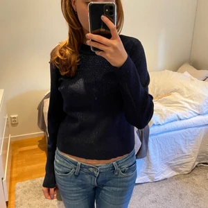 Festtopp  - Säljer denna så snygga glittriga tröja från Carin Wester. Endast använd en gång och är som ny. DM vid intresse!💕💕 (köpare stor för frakt)