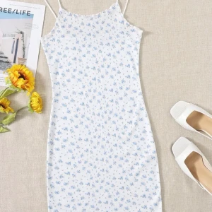 Klänning - Oanvänd och söt klänning 