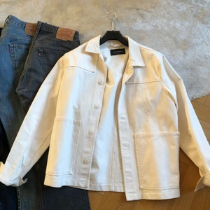 A days march overshirt  - Overshirt från a days march i cremevit, storlek small.