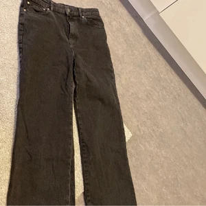 Straight jeans  - Säljer pga för stora, pris kan alltid diskuteras🙂