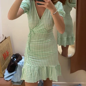 Klänning - Superfin klänning ifrån Gina som inte kommer till användning längre, frakt tillkommer