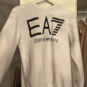 Armani tröja  - En Armani tröja som inte kommer till användning 