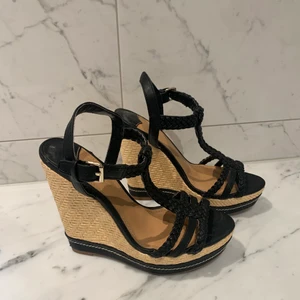 Skor med kilklack - Knappt använda sommarskor