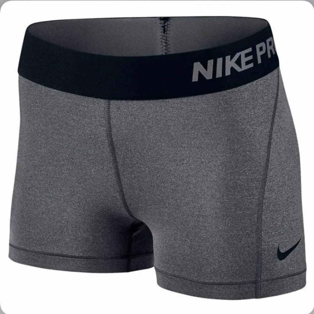 Nike pro grå shorts, sjukt snygga men tyvärr för små för mig. Shorts.