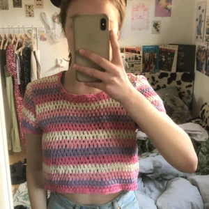 Topp från Stradivarius  - Fin crochet topp från stradivarius:) Har bara använt några gånger så i ganska bra kvalitet 