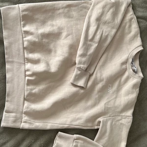 ICIW tröja storlek M  - Knappt använd tröja från ICIW. Säljer den för att den är lite för liten 