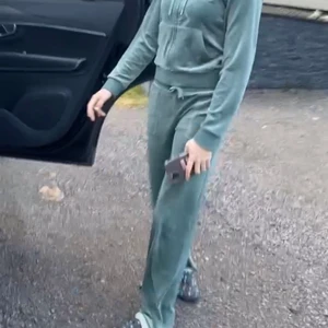 Juicy Couture - Säljer snyggt juicy-set i Stl S men passar mer xs. Använd ca 2 ggr