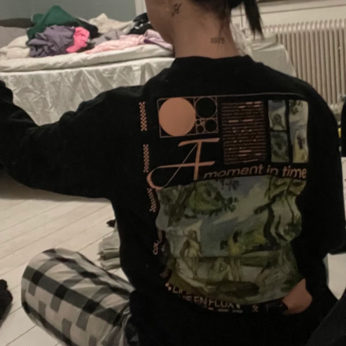 Svart tröja med tryck - 90