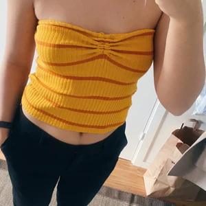 Halterneck - Somrig och fin topp! Går att ha som halterneck eller bandeau/tub. 