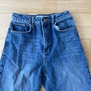 Lätt använda jeans från NAKD! (frakt ingår ej)