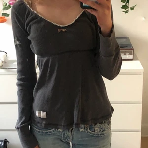Odd molly topp - Mörkgrå odd molly topp