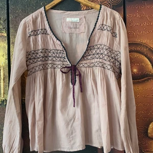 Odd Molly blus, storlek 2 - Väldigt fräsch Odd Molly blus. Inte använt så många gånger