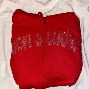 Kofta - En fet Von Studio tröja som inte används längre och är använd ett par gånger. Sänkt pris!