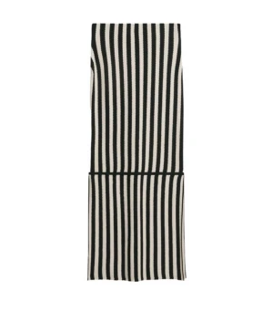 Kjol Gebia i ullmix från by Malene Birger M - Kjol Gebia i ullmix från Malene Birger. Stickad kjol i en maximodell. Kjolen har dekorativa slitsar och resårmudd i midjan.  Köpt för: 3400 KR 