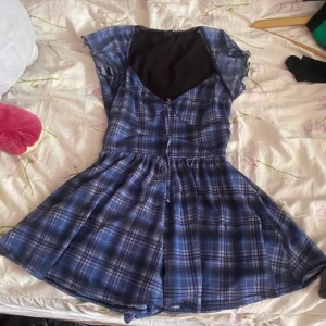 Urban outfitters cute mini dress - Super söt mini shorts klänning köpt på Plick men är från urban outfitters säljer för den inte kom till någon användning  