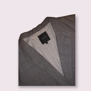 Vintage Style Grey Check Blazer - Vintage Style Grey Check Blazer  Storlek: L Skick: OK