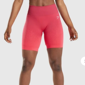 Gymshark shorts - Storlek XS  Aldrig använda 🌺 Säljes pågrund av för mycket träningskläder. Köpt för 499 kr Säljer för 350 kr 