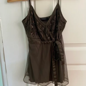 Lindex topp - Väldigt söt mörkgrön Lindex topp
