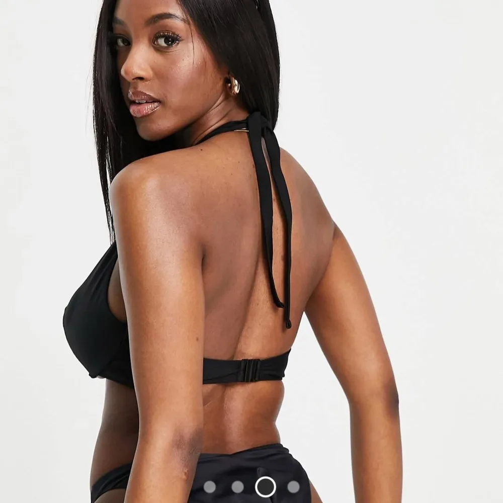 Svart bikiniöverdel från asos, köpt för 199kr. Helt oanvänd med prislapp kvar, säljer pga fel storlek . Muu.