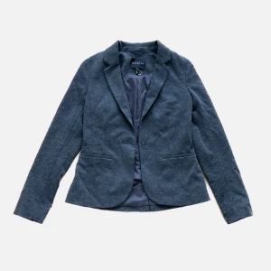 Grå kavaj - Grå kavaj från Stockh LM i strl 34 o fint skick 🤍 Fraktas spårbart för 59 kr! 💌