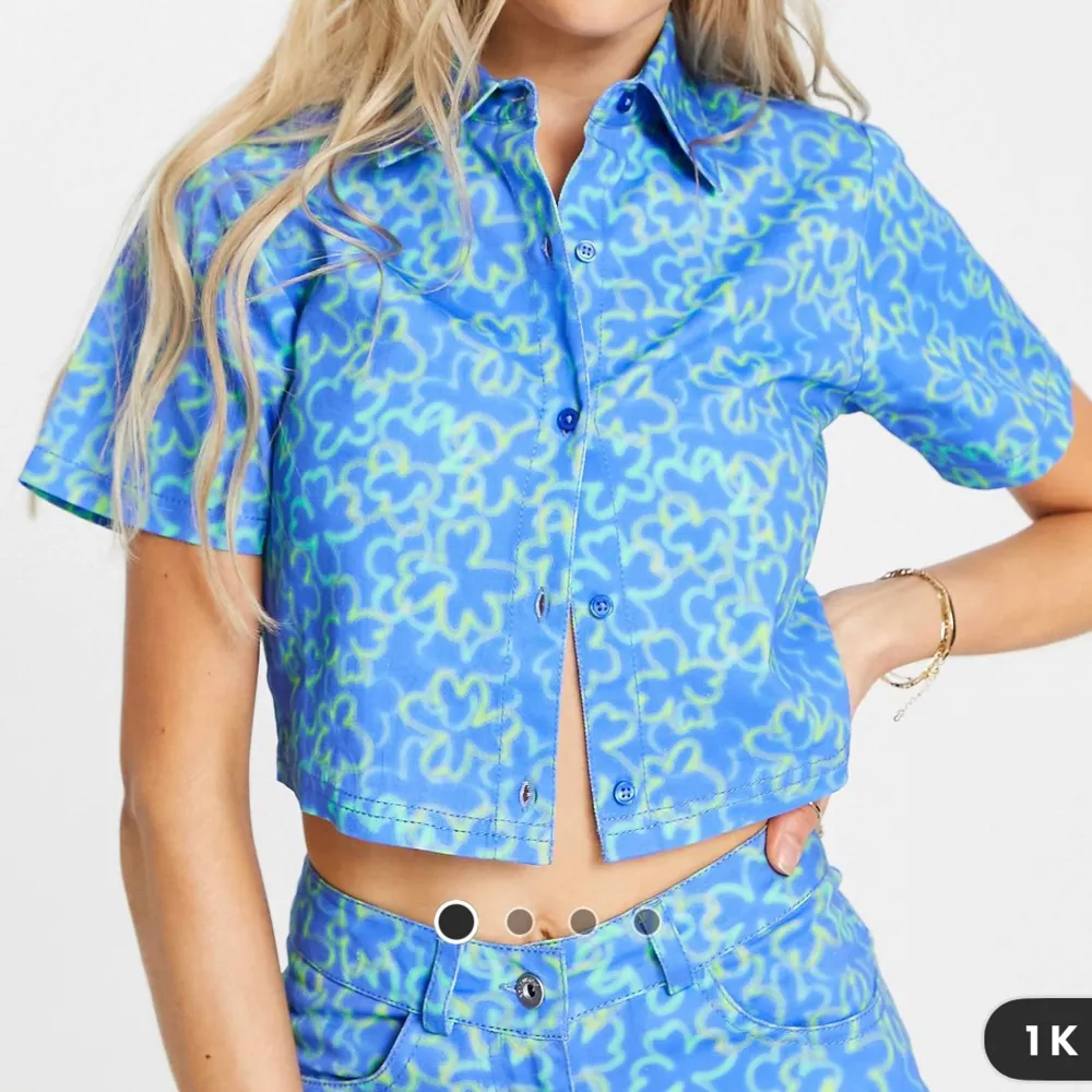Neonblå färgad tröja från Collusion. Använd en gång. Nypris: 279 kr!. Toppar.