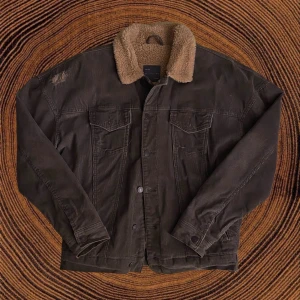 Sliten fodrad vinter jacka - Varm vinterjacka!!  Gammal favorit men har alldeles för många jackor🤓 djupa fickor och mer grön irl :^)