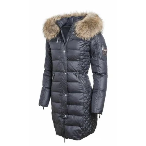 Rockandblue Flare vinterjacka  - Vinterjacka i storlek 36 från Rockandblue, liten i storleken. Den är använd sparsamt och har inga defekter förutom att öglan för att hänga upp jackan gått sönder. Kontakta mig för fler bilder. Jackan är inköpt för 4495kr. Tar bud <3