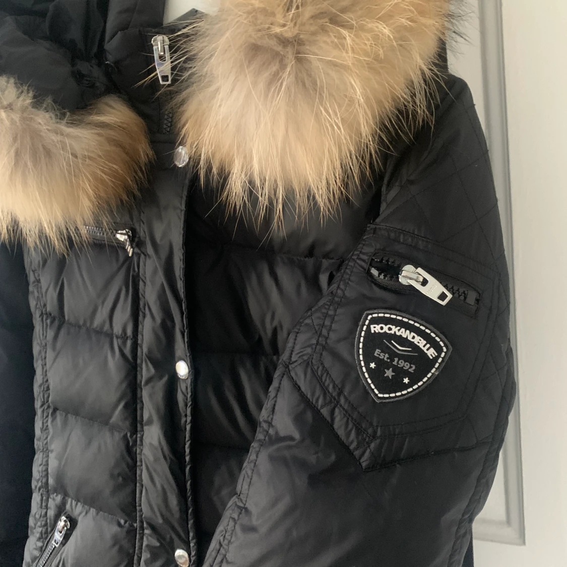 Rock and blue jacka  - 90