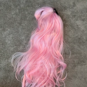 Peruk dollystyle  - Dollystyle peruk ( Mollys )