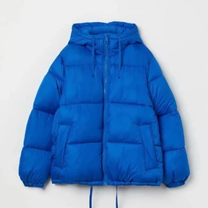 Jättefin Pufferjacka - Säljer denna fina jacka från HM som jag köpte på plick då jag hittat en annan vinterjacka jag vill köpa. Inga defekter på den eller så❣️