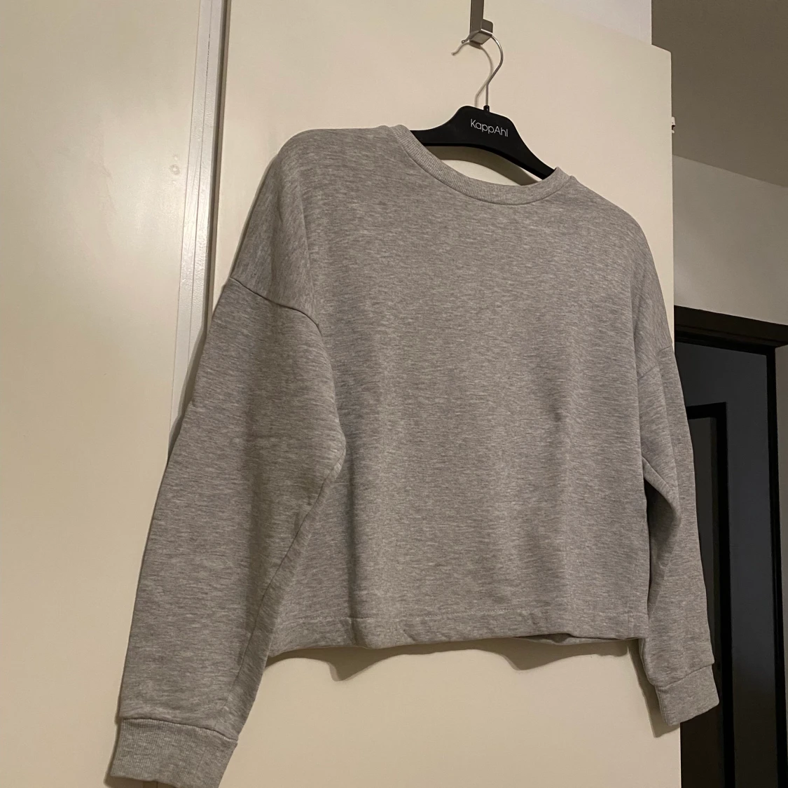 Cropped tröja från GinaTricot