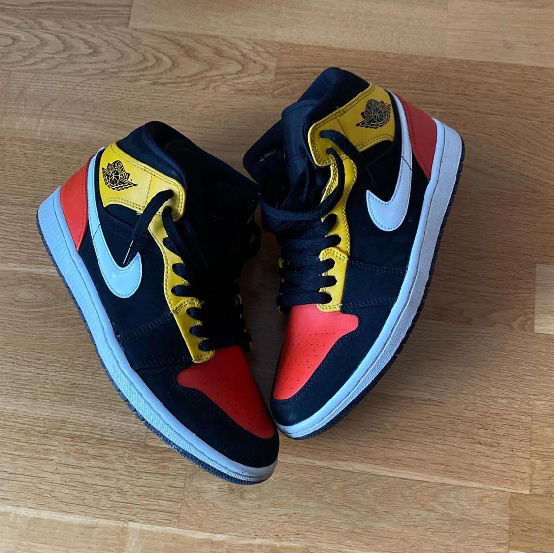Air Jordan 1 Mid Amadillo Team