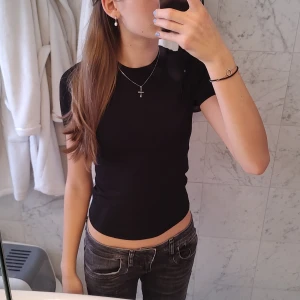 Stickad t-shirt strl: S - Jättefin svart stickad t-shirt från Zara i storlek small 