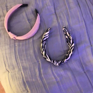 Diadem - Två jättefina diadem från olika butiker, båda är i jättefint skick och har nästan aldrig används, båda för 95kr, en för 80kr