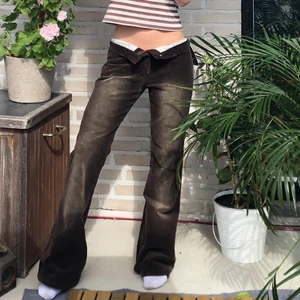 Byxor - Säljer dessa bruna byxor, okänt märke. Storlek S👼 byxans innerben: 83cm midja: 83cm                                           