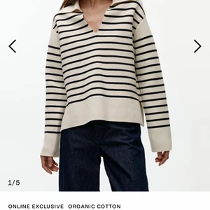 Tröja Arket - Tröja från Arket i storlek S. Har blivit använd 1 gång då den inte riktigt var min stil. 100% bomull. Ordinarie pris 790kr. 