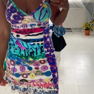 Mönstrad sommarklänning  - Så söt klänning med olika mönster och detaljer | Fint skick, köpt secondhand men knappt använd | Köpare står för frakt ❣️