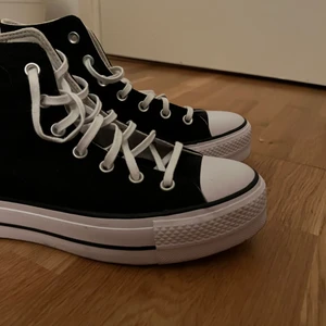 Converse All Star lift  - Jättesnygga höga Converse, helt nya endast testade💓