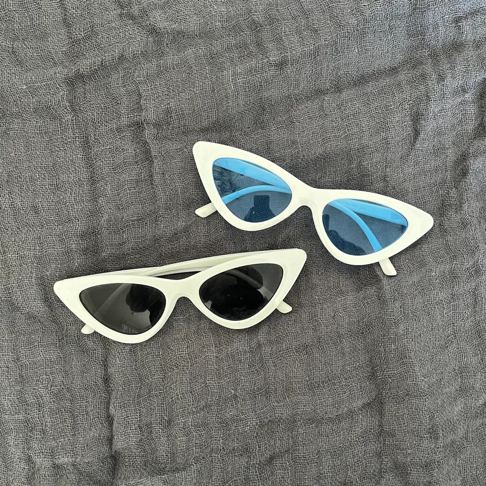 Supercoola solglasögon perfekta för sommaren💗köp båda för 50kr. Accessoarer.