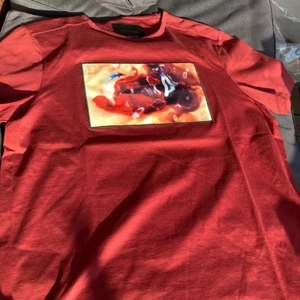 Limitato t-shirt - Sällsynt Limitato t-shirt. Endast uppackad ur lådan och testad 1-2 gånger. Nypris 1800, priset går såklart att diskutera!