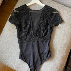 Superfin body  - Fin body som tyvärr blivit för liten, stretchig i materialet. Passar en S