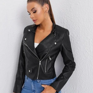 Skin jacka - Jätte fin jacka från shein, helt ny och oanvänt, storlek M. Säljer pga fel storlek. Köpt för 279 säljer för 200kr.