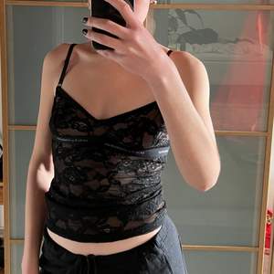 Lingerie topp från D&G köpt secondhand. Aldrig använd av mig och har bra kvalite. 