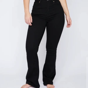 Peachy flare 99 jeans - Använda ca 3 gånger. Storlek Medium. Nypris 599kr. Mitt pris 200kr. 
