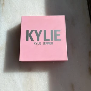 Smink - Kylie blush, färgen Pink Power, testad 1-2 gånger 