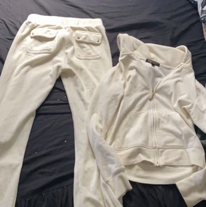 Vitt juicy couture sett  - Jag publicerar åter igen för oseriösa köpare! Knappt använd och det är en storlek L men den sitter mer som S. Pris går självklart att diskutera